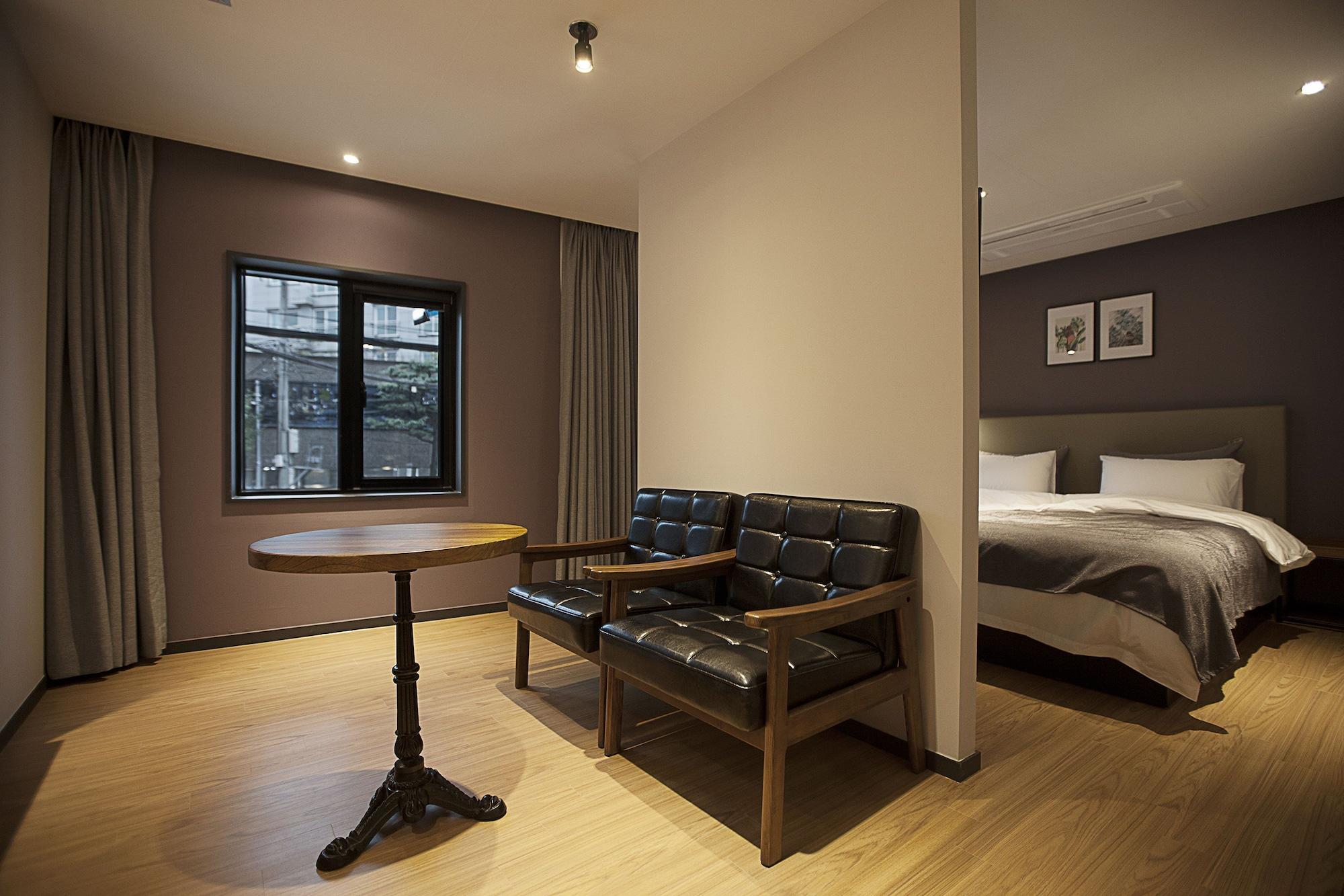 Brown Dot Hotel Changwon Exterior foto