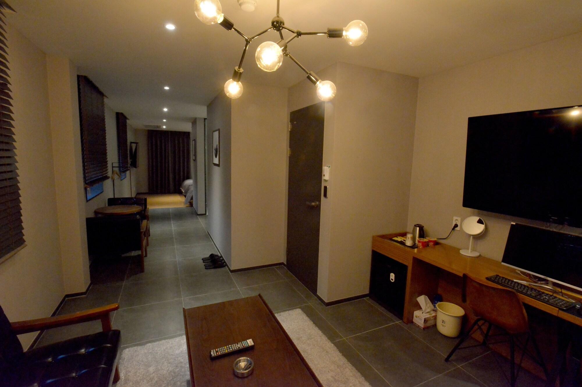 Brown Dot Hotel Changwon Exterior foto