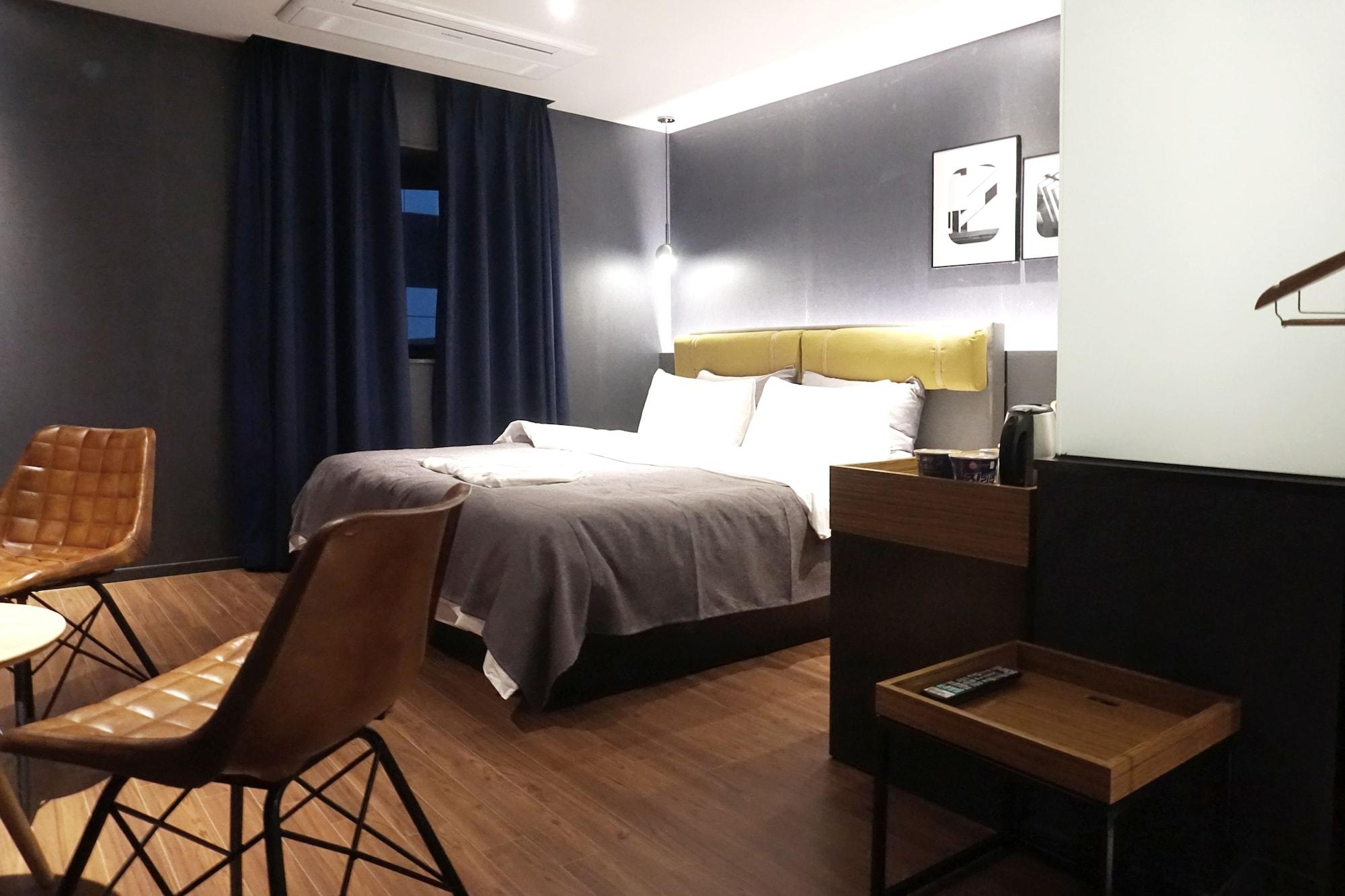 Brown Dot Hotel Changwon Exterior foto