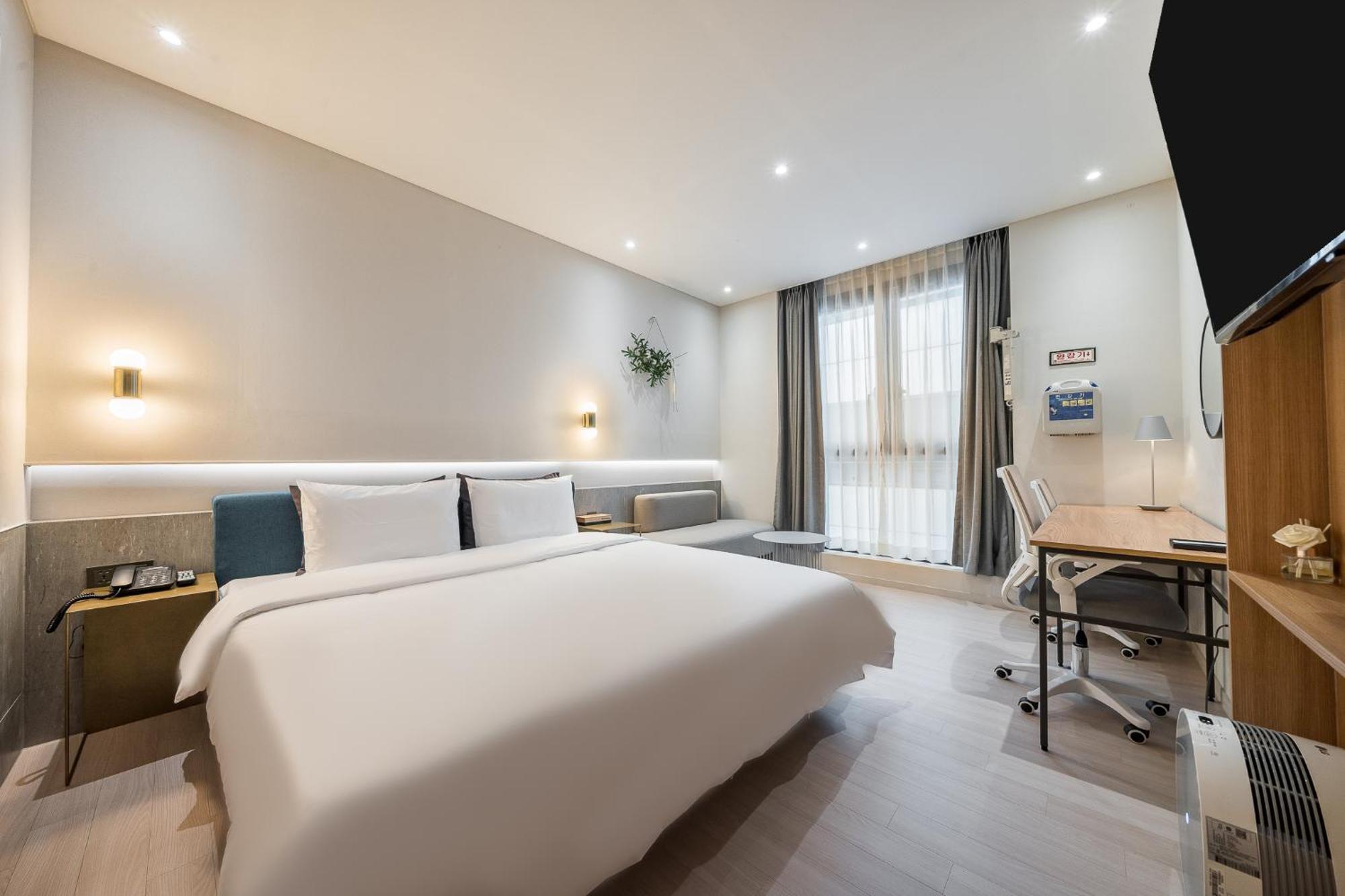 Brown Dot Hotel Changwon Exterior foto