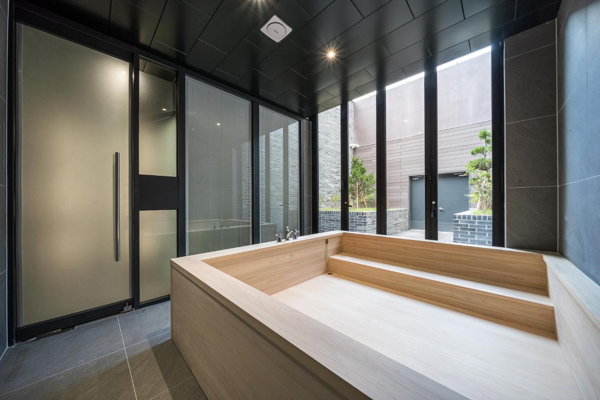 Brown Dot Hotel Changwon Exterior foto